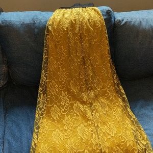 Medium lularoe yellow lace Lucy